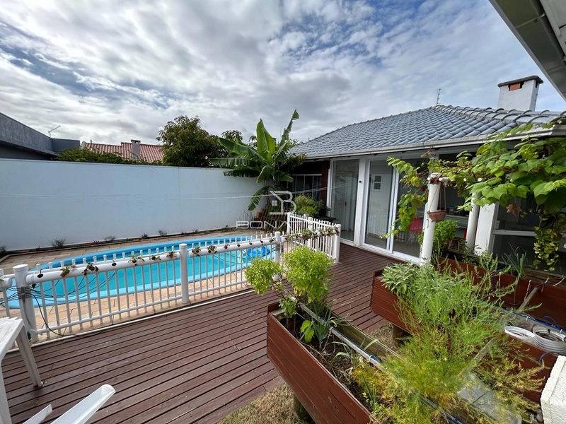 Casa com piscina: 23ª foto da galeria de imagens do imóvel