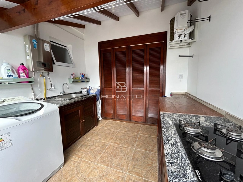 Casa com piscina: 20ª foto da galeria de imagens do imóvel