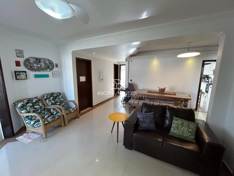 Casa com piscina: 15ª foto da galeria de imagens do imóvel