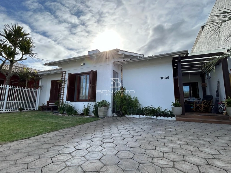 Casa com piscina: 3ª foto da galeria de imagens do imóvel