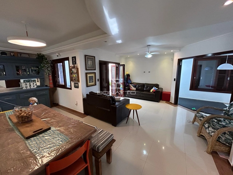 Casa com piscina: 11ª foto da galeria de imagens do imóvel