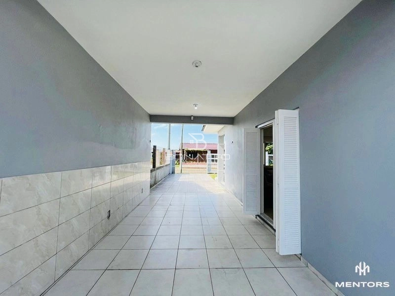 Frente leste com piscina: 7ª foto da galeria de imagens do imóvel