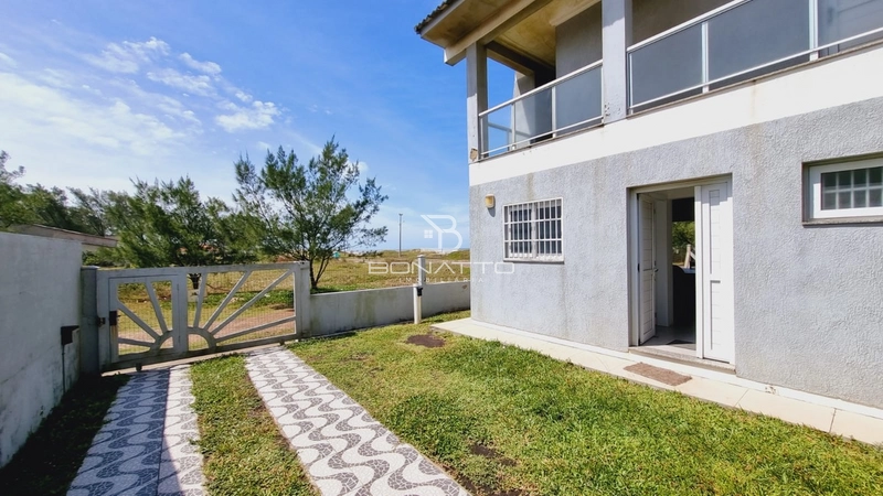 Sobrado à venda na beira mar de Nova Tramandaí: 3ª foto da galeria de imagens do imóvel