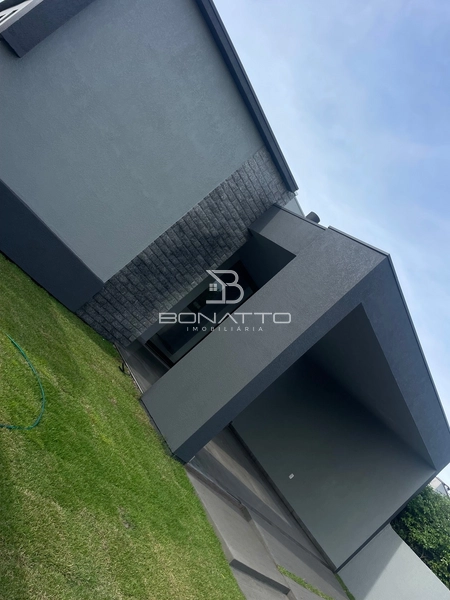 Casa de Alto Padrão: 2ª foto da galeria de imagens do imóvel