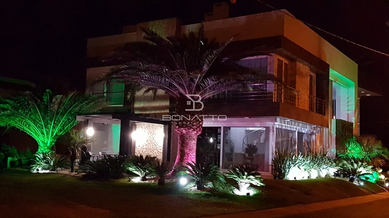 Casa a venda de esquina com 5 suites no Condomínio Capão Ilhas Resort