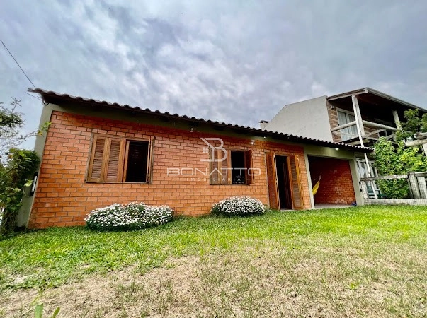 Casa com piscina à venda: 4ª foto da galeria de imagens do imóvel