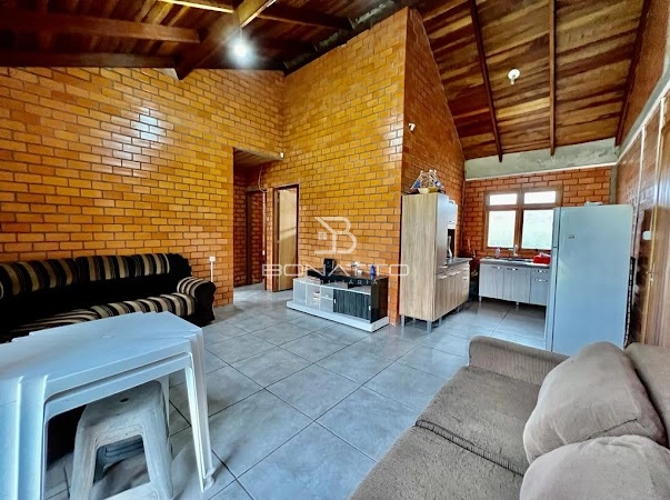 Casa com piscina à venda: 12ª foto da galeria de imagens do imóvel
