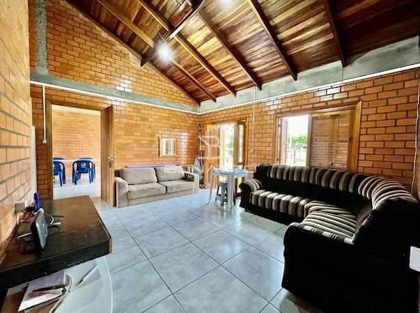 Casa com piscina à venda: 10ª foto da galeria de imagens do imóvel