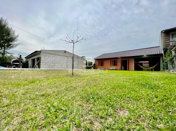 Casa com piscina à venda: 2ª foto da galeria de imagens do imóvel