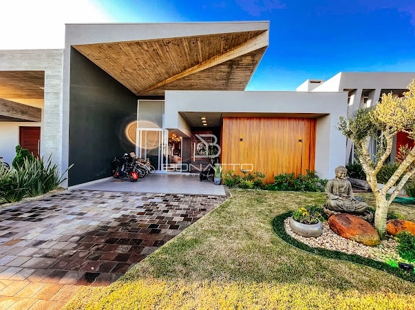 Casa térrea beira lago: 1ª foto da galeria de imagens do imóvel