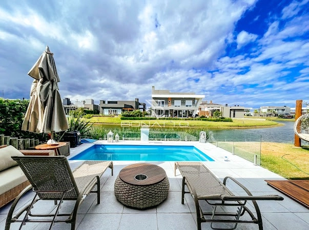Casa térrea beira lago: 25ª foto da galeria de imagens do imóvel