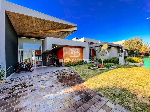 Casa térrea beira lago: 2ª foto da galeria de imagens do imóvel
