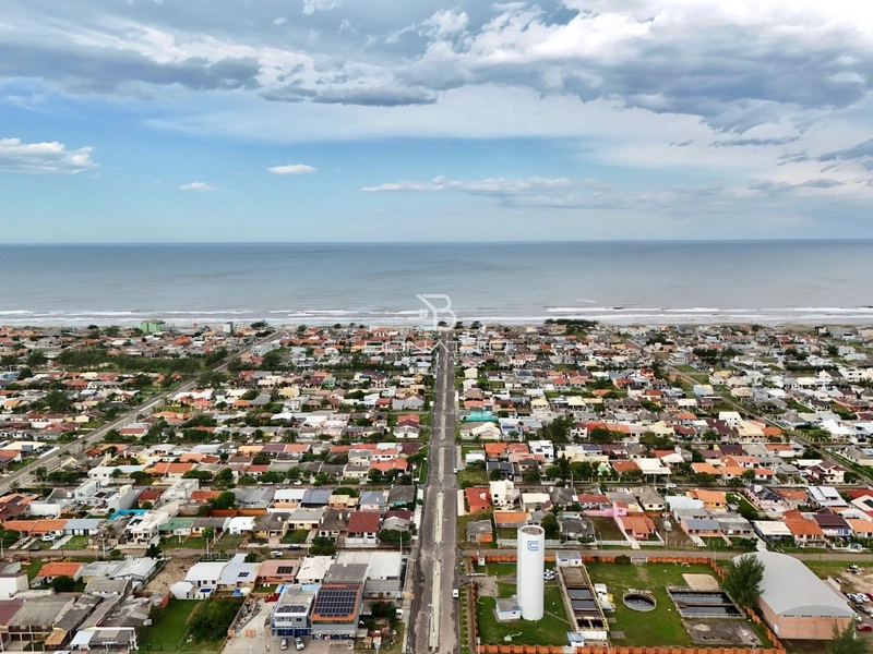 Casa quadra mar em Atlântida Sul: 3ª foto da galeria de imagens do imóvel