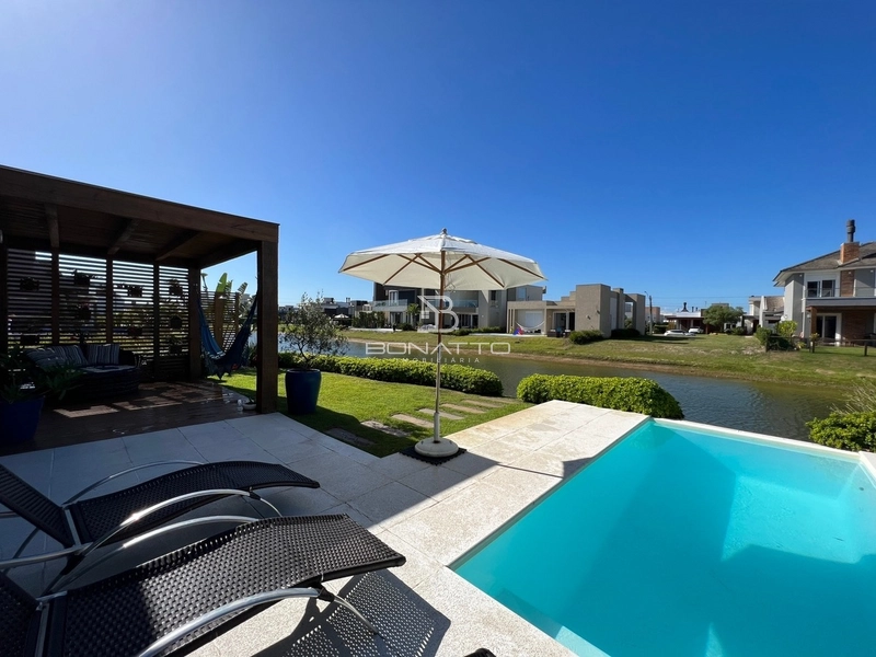Casa térrea beira lago: 15ª foto da galeria de imagens do imóvel