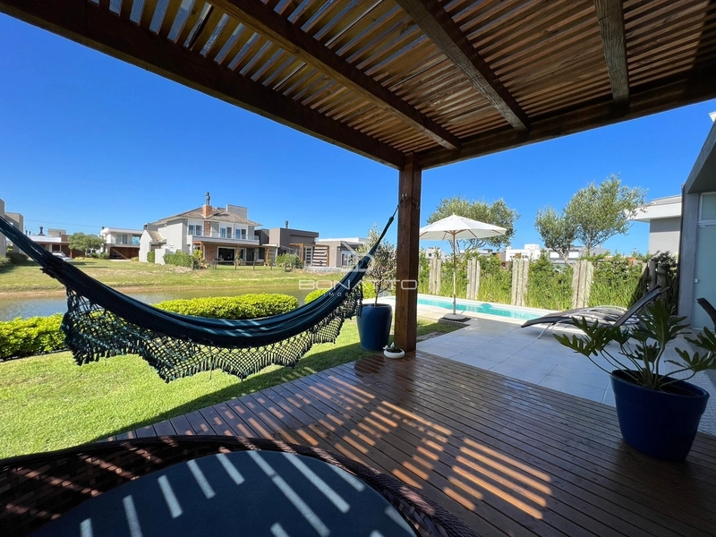 Casa térrea beira lago: 17ª foto da galeria de imagens do imóvel
