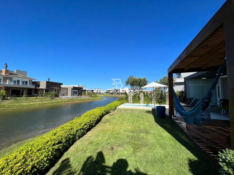 Casa térrea beira lago: 18ª foto da galeria de imagens do imóvel