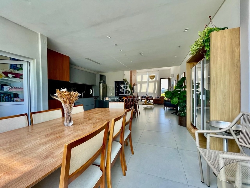 Casa térrea com piscina: 7ª foto da galeria de imagens do imóvel