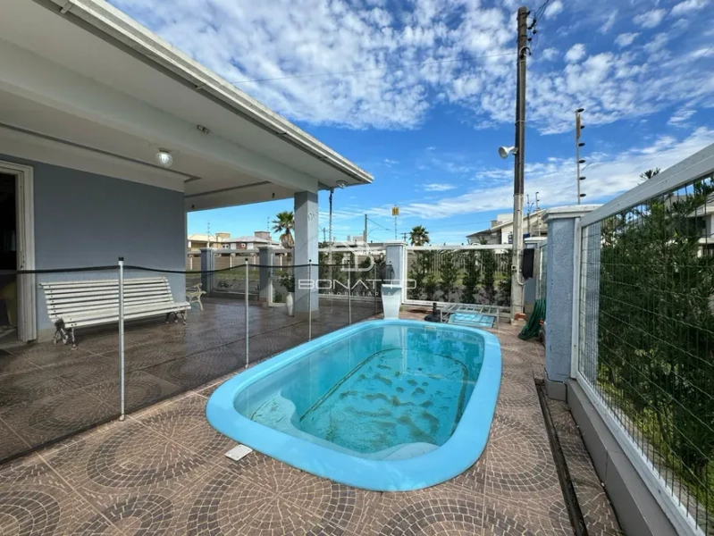 Casa a venda de esquina com 4 dormitórios em Atlantida Sul: 5ª foto da galeria de imagens do imóvel