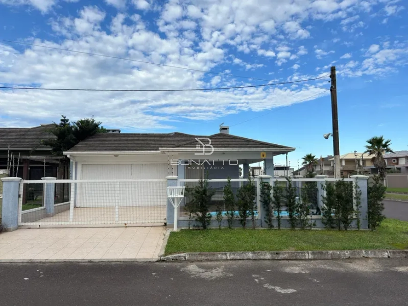 Casa a venda de esquina com 4 dormitórios em Atlantida Sul: 2ª foto da galeria de imagens do imóvel