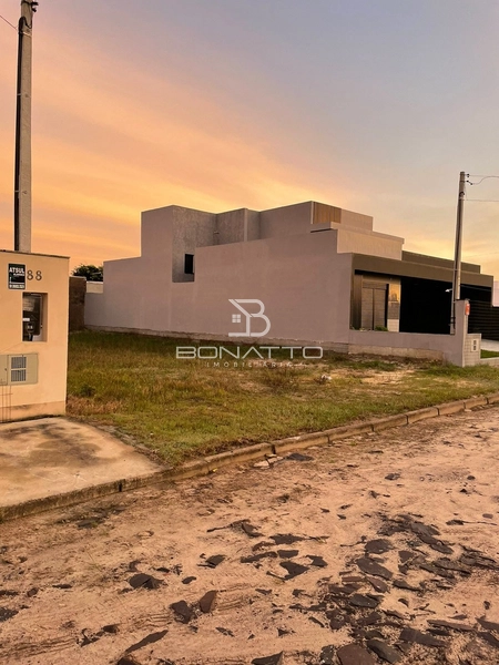 Terreno a venda em Atlântida Sul com 300 m²: 2ª foto da galeria de imagens do imóvel