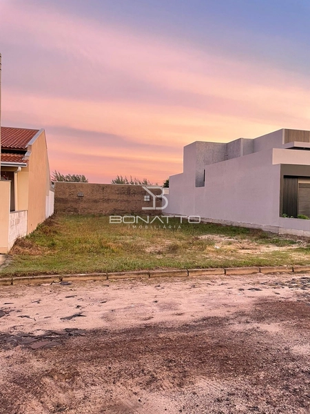 Terreno a venda em Atlântida Sul com 300 m²: 1ª foto da galeria de imagens do imóvel