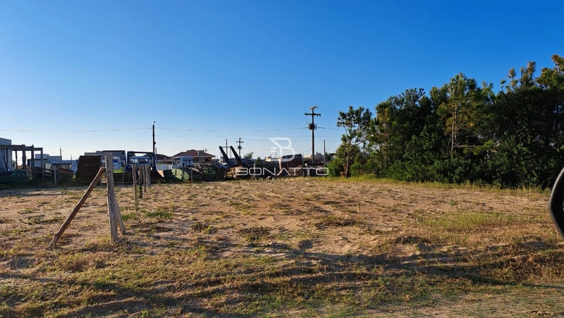 Terreno frente Oeste: 1ª foto da galeria de imagens do imóvel