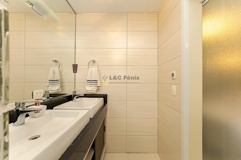 CASA EM COLOMBO: 13ª foto da galeria de imagens do imóvel