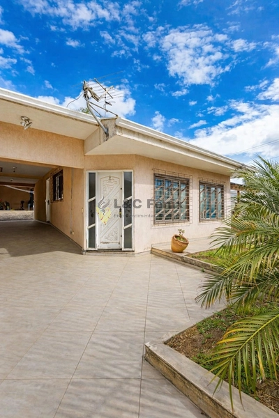 CASA EM COLOMBO: 3ª foto da galeria de imagens do imóvel