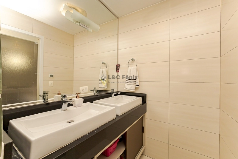 CASA EM COLOMBO: 12ª foto da galeria de imagens do imóvel