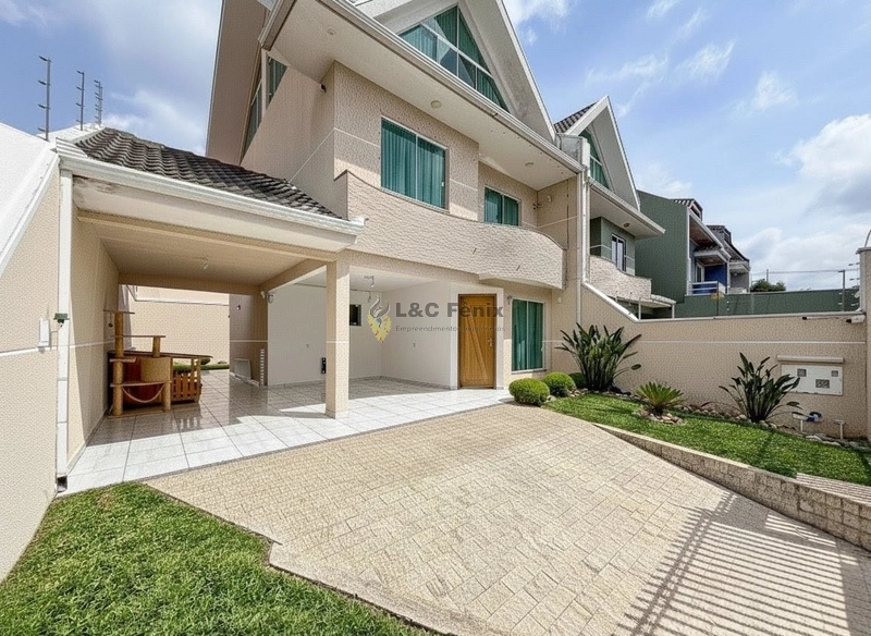 Sobrado Tríplex Mobiliado de Frente para a Rua – Atuba | Curitiba/PR