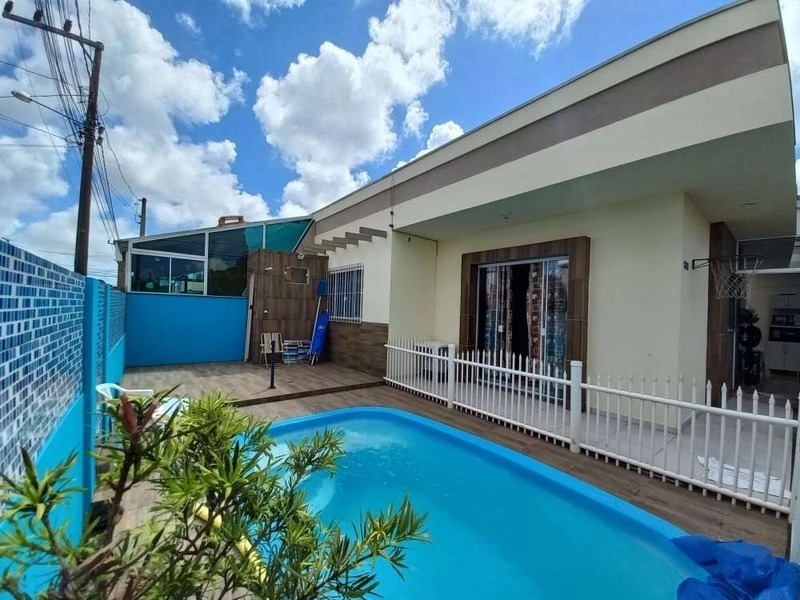CASA DE ESQUINA COM PISCINA EM GRAVATÁ DE NAVEGANTES: 1ª foto da galeria de imagens do imóvel