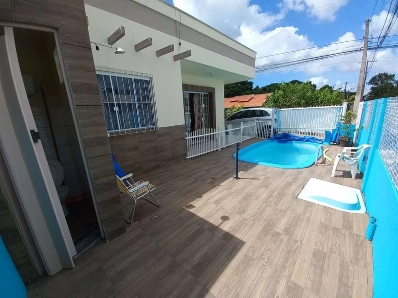 CASA DE ESQUINA COM PISCINA EM GRAVATÁ DE NAVEGANTES: 4ª foto da galeria de imagens do imóvel