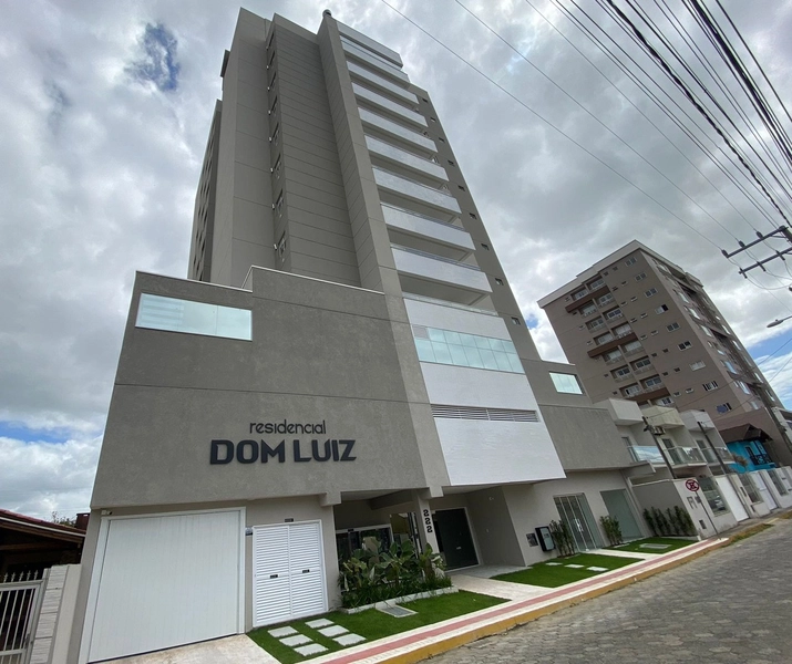 APARTAMENTO NO CENTRO DE NAVEGANTES: 1ª foto da galeria de imagens do imóvel
