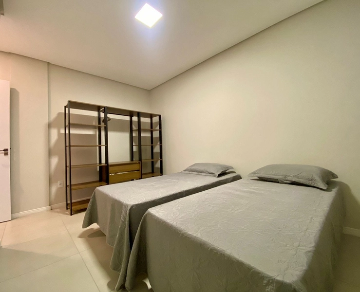 APARTAMENTO MOBILIADO A POUCOS PASSOS DA PRAIA EM NAVEGANTES/SC: 6ª foto da galeria de imagens do imóvel
