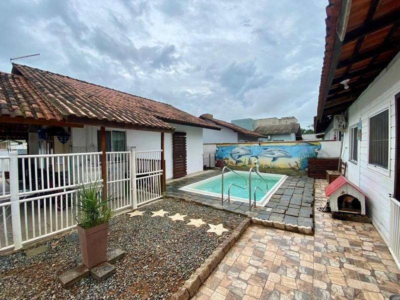 Casa Averbada com Piscina / Meia Praia - Navegantes/SC: 1ª foto da galeria de imagens do imóvel