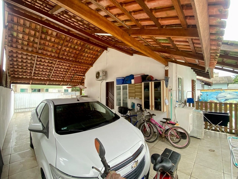 Casa Averbada com Piscina / Meia Praia - Navegantes/SC: 3ª foto da galeria de imagens do imóvel