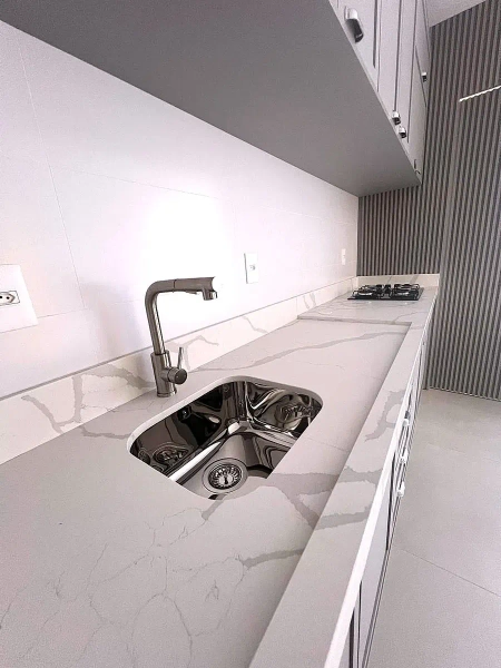 APARTAMENTO COM DUAS SUÍTES, SEMI MOBILIADO - GRAVATÁ / NAVEGANTES: 11ª foto da galeria de imagens do imóvel