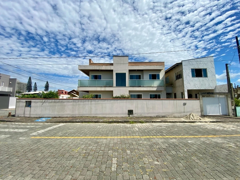 LINDO SOBRADO COM 04 DORMITÓRIOS, SENDO 01 SUÍTE QUADRA MAR - MP: 2ª foto da galeria de imagens do imóvel
