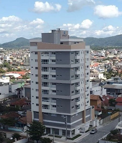 BELISSIMO APARTAMENTO NO CENTRO DE NAVEGANTES/SC.: 2ª foto da galeria de imagens do imóvel