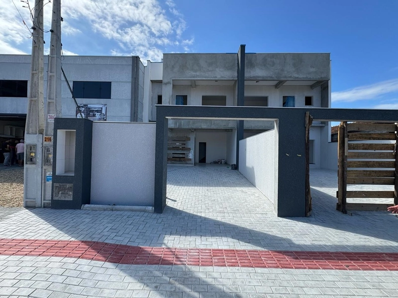 SOBRADOS GEMINADOS A POUCOS PASSOS DO MAR EM MEIA PRAIA DE NAVEGANTES: 1ª foto da galeria de imagens do imóvel