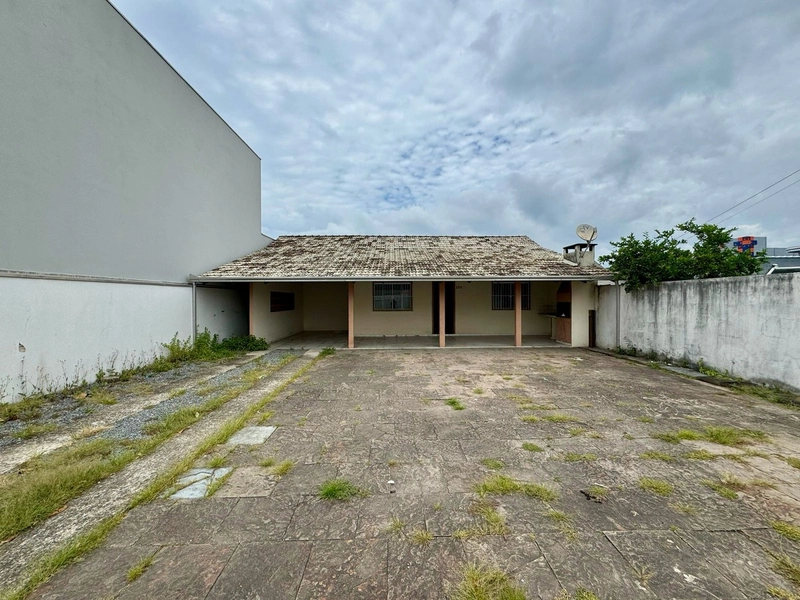 CASA NO CENTRO DE NAVEGANTES/SC: 3ª foto da galeria de imagens do imóvel