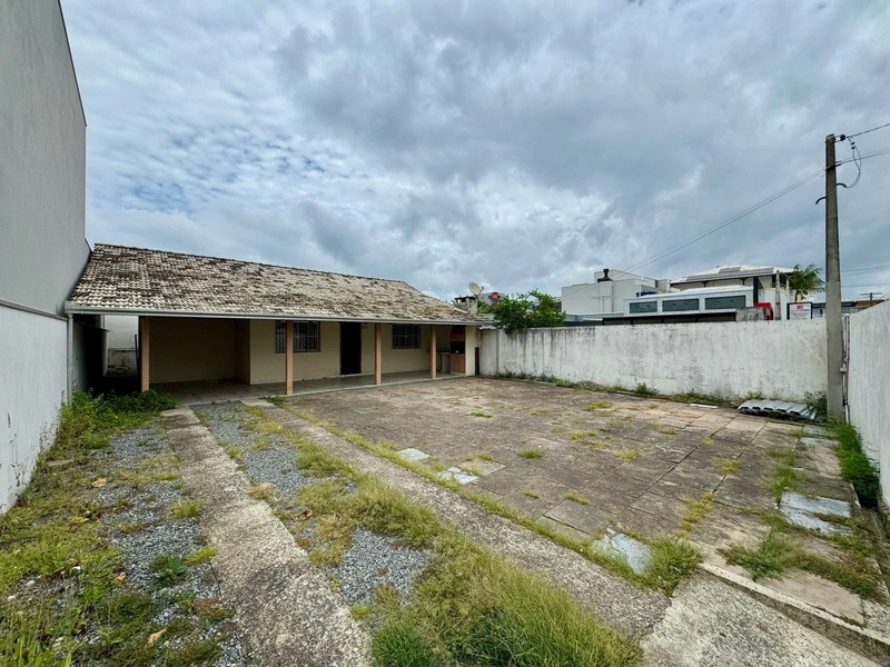 CASA NO CENTRO DE NAVEGANTES/SC: 2ª foto da galeria de imagens do imóvel