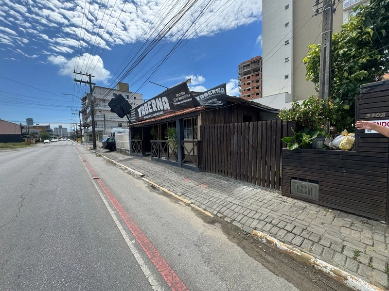 Terreno comercial com 2 casas simples na principal avenida do Gravatá: 2ª foto da galeria de imagens do imóvel