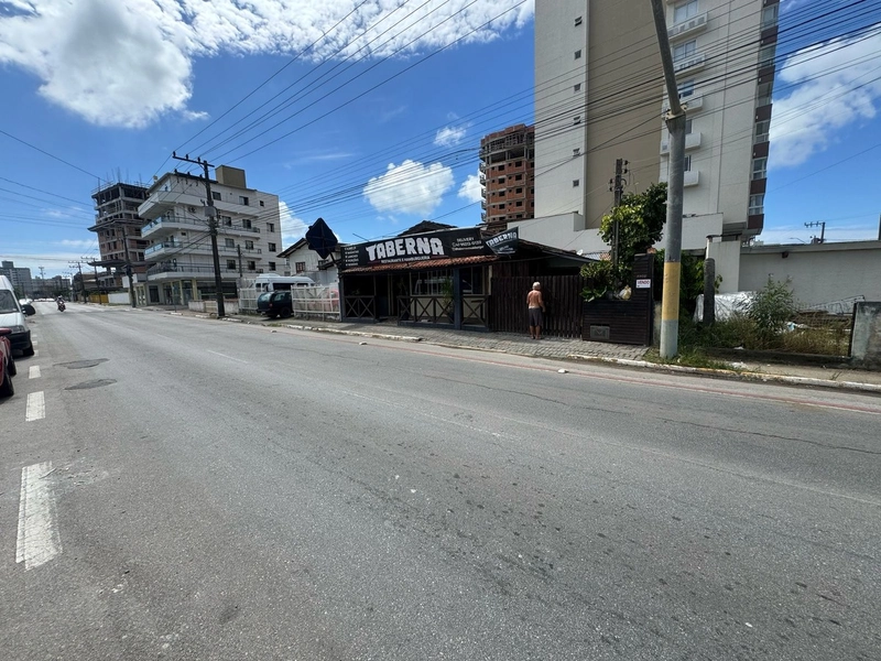Terreno comercial com 2 casas simples na principal avenida do Gravatá: 1ª foto da galeria de imagens do imóvel