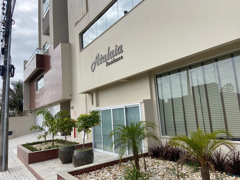 APARTAMENTO DE 1 SUÍTE + 2 DORMITÓRIOS LOCALIZADO A 900 METROS DO MAR: 1ª foto da galeria de imagens do imóvel