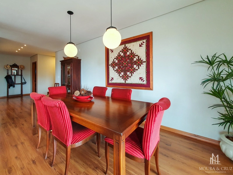 Apartamento 3 quartos mobiliado no Centro de Gramado: 2ª foto da galeria de imagens do imóvel