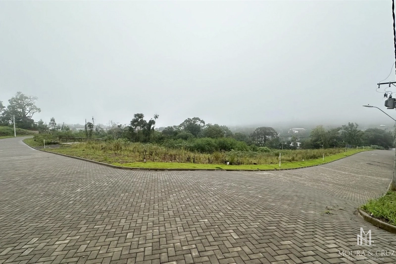 Terreno no Esperanto em Gramado: 1ª foto da galeria de imagens do imóvel