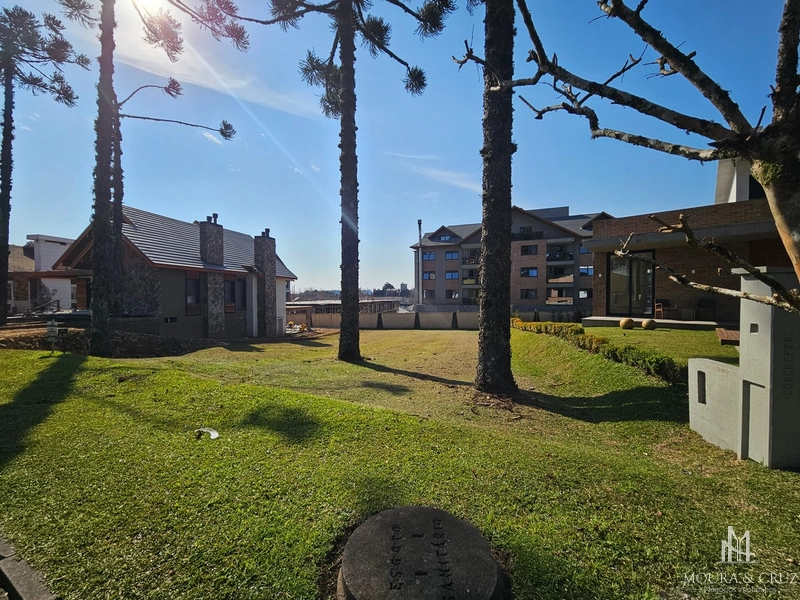 Terreno no Condomínio Altos Pinheiros em Canela: 2ª foto da galeria de imagens do imóvel