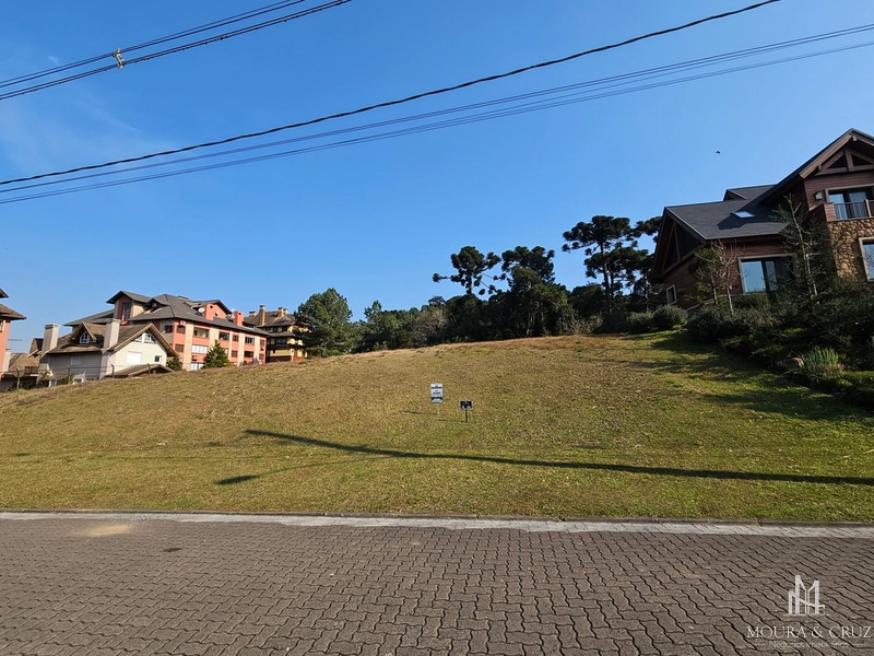 Terreno no Condomínio Altos Pinheiros em Canela: 1ª foto da galeria de imagens do imóvel