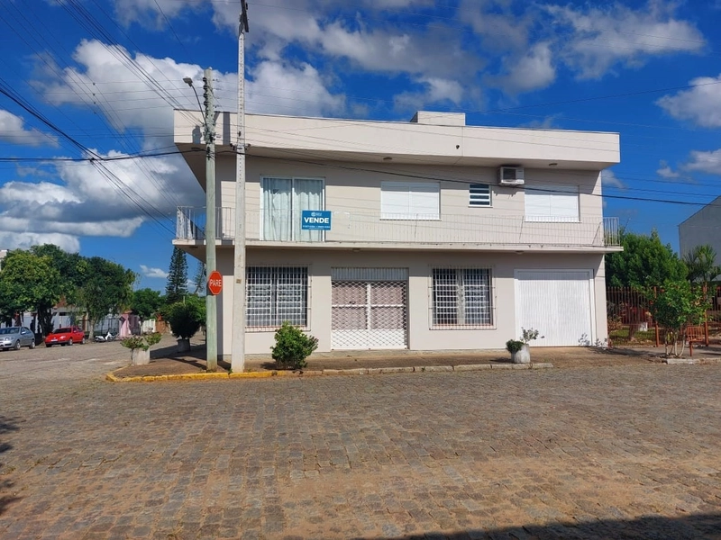Casa + Ponto comercial a venda
